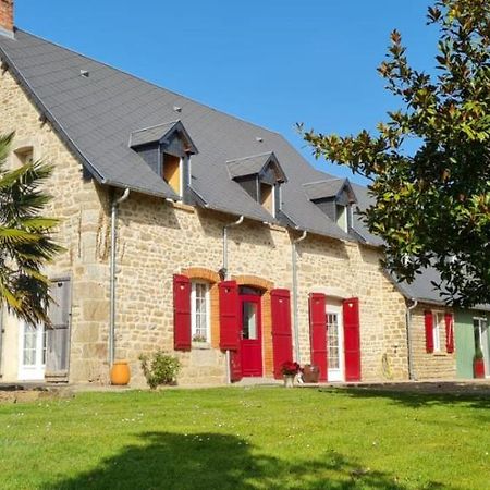 Isigny-le-Buat La Pichonniere Bed & Breakfast エクステリア 写真