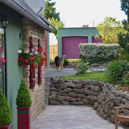 Isigny-le-Buat La Pichonniere Bed & Breakfast エクステリア 写真