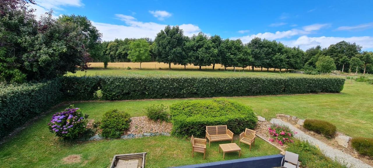 Isigny-le-Buat La Pichonniere Bed & Breakfast エクステリア 写真