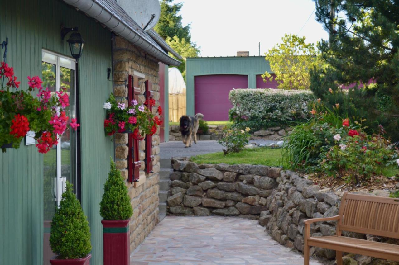 Isigny-le-Buat La Pichonniere Bed & Breakfast エクステリア 写真
