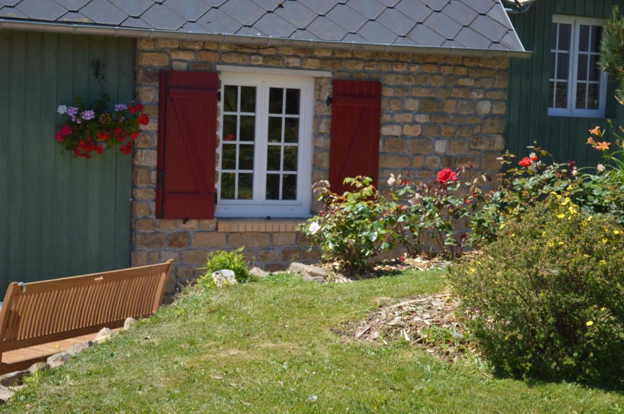 Isigny-le-Buat La Pichonniere Bed & Breakfast エクステリア 写真