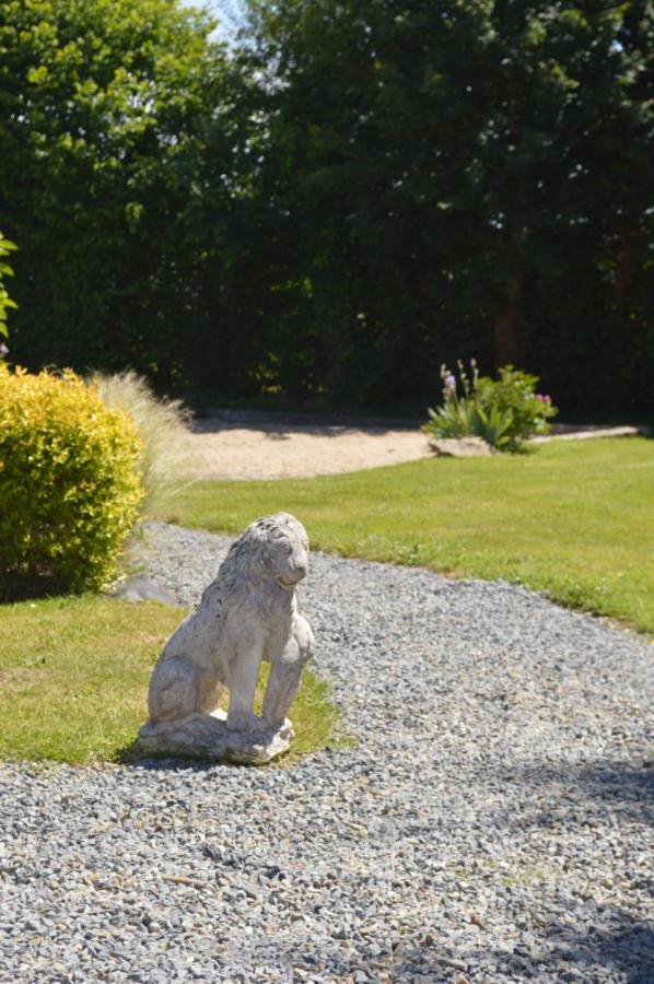 Isigny-le-Buat La Pichonniere Bed & Breakfast エクステリア 写真